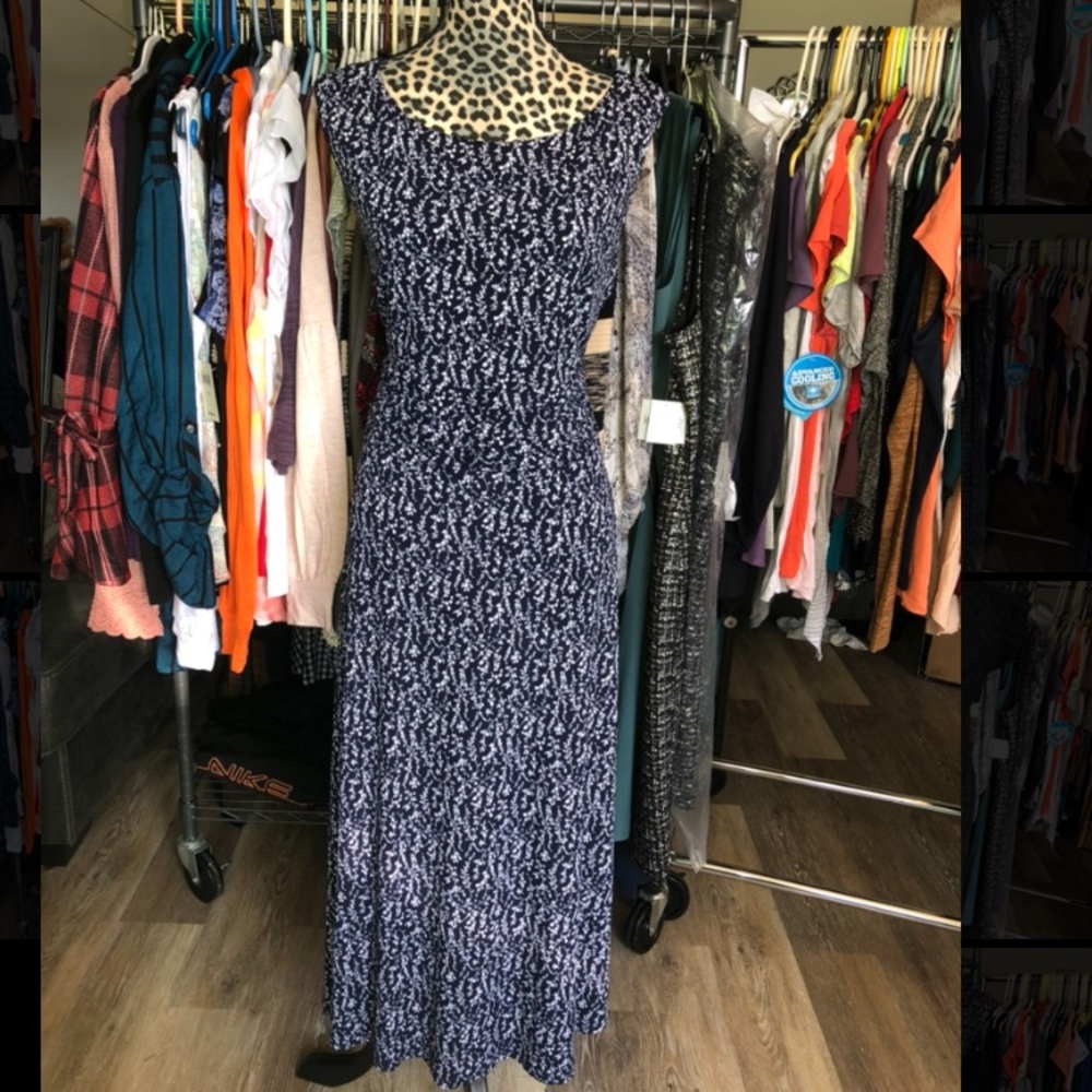 Jessica Howard navy dress with white flowers